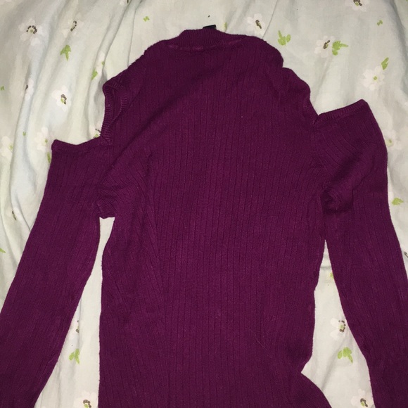 Maroon F21 Long-Sleeved Top: Cut Out Shoulders - Picture 3 of 4